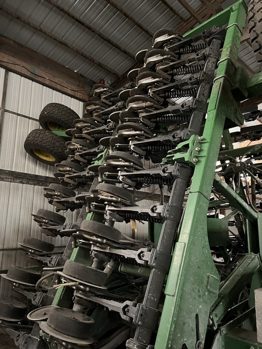 NorwoodJohn's tweet image. Markets. Big Ag says 🌽 + 🫘 only 2 crops for #iowa. Why? Monopolists eliminate competition, markets for alternatives. 🚗 Cos did the same to 🚎 Cos in 1900s. Visit to Plagge farms Franklin Co. show oats profitable, w 7.5” row planter. Oats 👉 oat milk. Diversify! @Norwood4Iowa