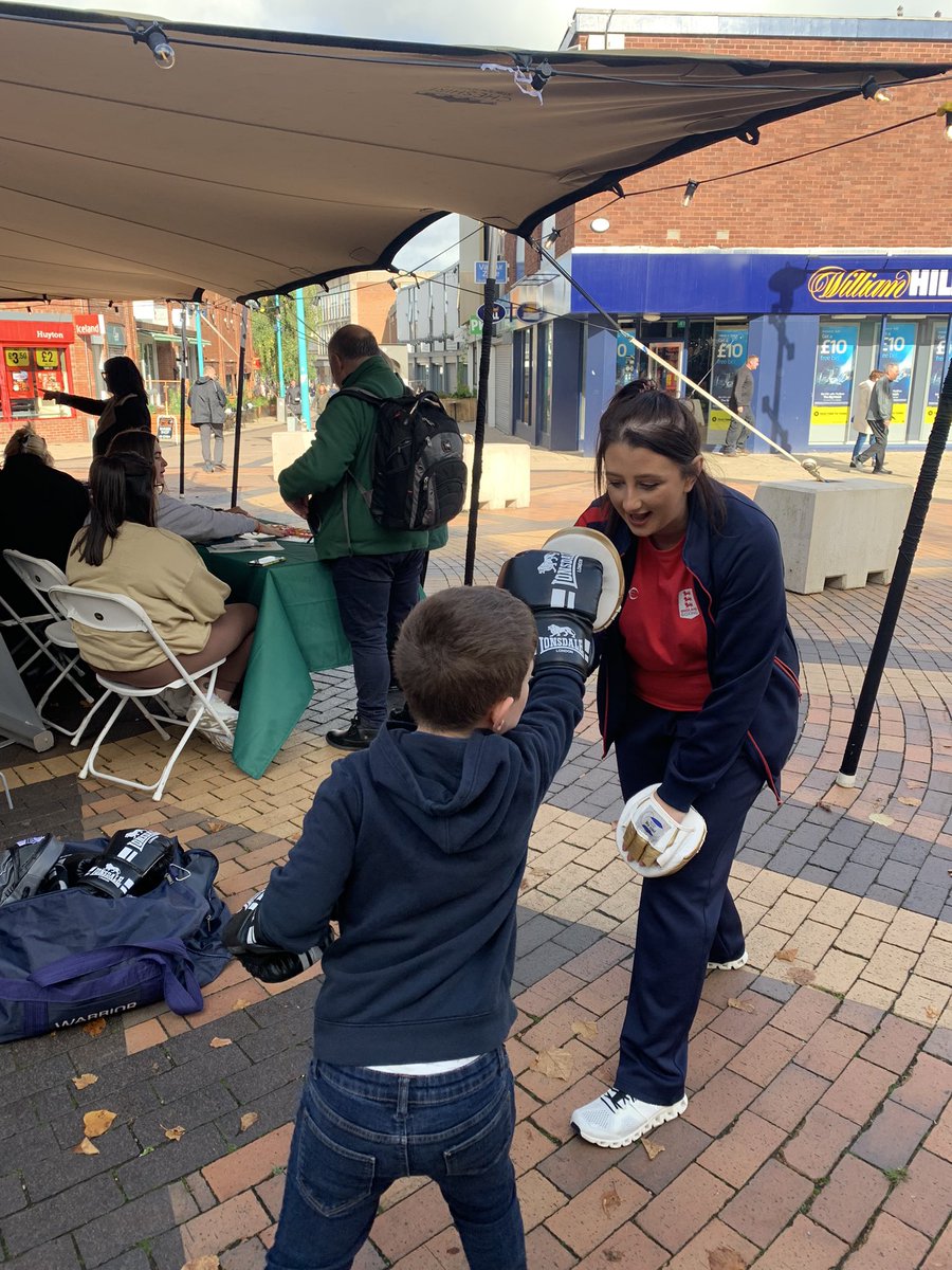 LauraMo47780126's tweet photo. Its getting busy @Huytonvilcentre for #WorldMentalHealthDay day event @LifeRooms_MC Knowsley Team and lots of amazing partners linking in to support the community https://t.co/utHdyoMaEe