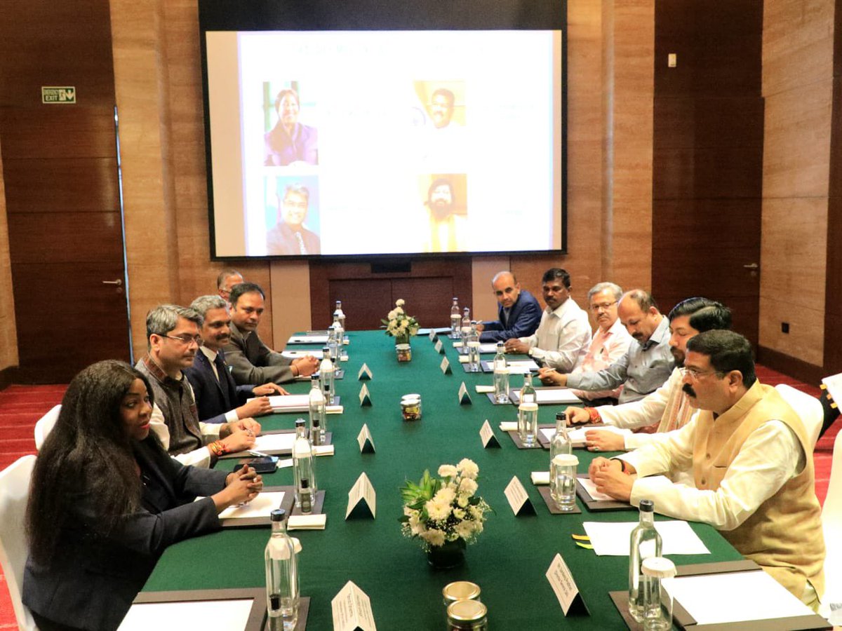 dpradhanbjp's tweet photo. We had good discussions on collaboration with @FIFAcom &amp; @UNESCO’s #Football4School
Programme in our schools.

#F4S espouses the spirit of NEP 2020 and promotes sports-integrated learning. It will boost sporting culture in India and help in developing skills of our students. https://t.co/ZeO74OplLS