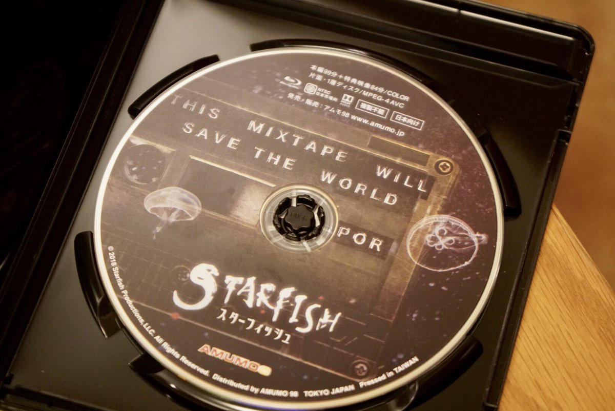 Kojima_Hideo's tweet photo. A.T.ホワイト監督の「スターフィッシュ」。日本版のBDを購入したので観直した。3回目。日本語字幕で観るのは初めてだった。それはさておき、観る度に印象が変わる。最初に観たのはコロナ前。これからメイキングと未公開シーンも観る。後で海外版BDに入ってたOST(CD)を聴き直そう。 https://t.co/AO6Z3Wq33y