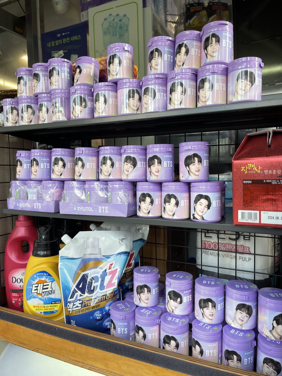 onetinyatelier's tweet photo. non purple blooded people must have a really bad time over here.. no escape https://t.co/DT6Vyx771a