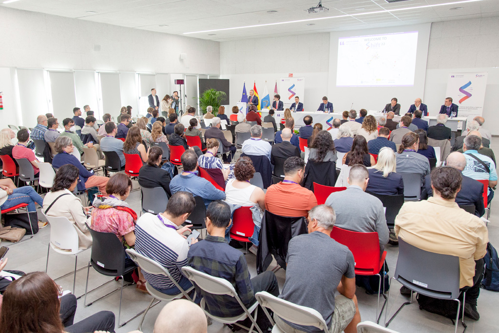 ULL's tweet photo. 💡 Comienza en la #ULL el congreso internacional SHIFT marcado por el “cambio y la esperanza” en lograr una energía más limpia

👉 https://t.co/ir8sz4TY1e https://t.co/Bpr7aA0gVO