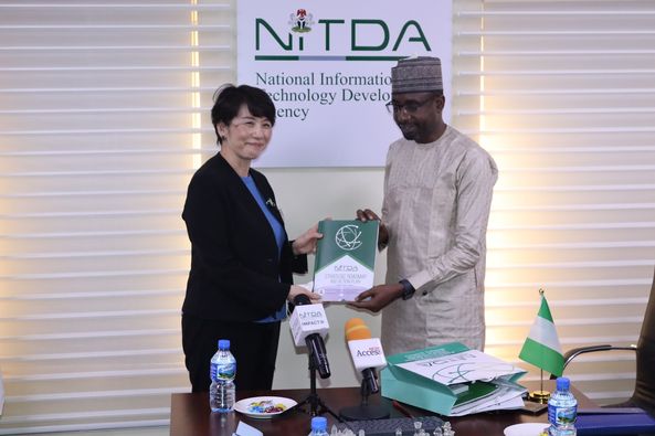 xolanihealth's tweet photo. Senior Vice President of JICA, IMOTO Sachiko, visited Nigeria from the 5th Wednesday to the 8th Saturday. She had several meetings with many stakeholders, both government organizations and private companies - #XolaniHealth, #EveryFarmer and even farmers.

#VenturesPark #NITDA https://t.co/8T1M1AyxWC
