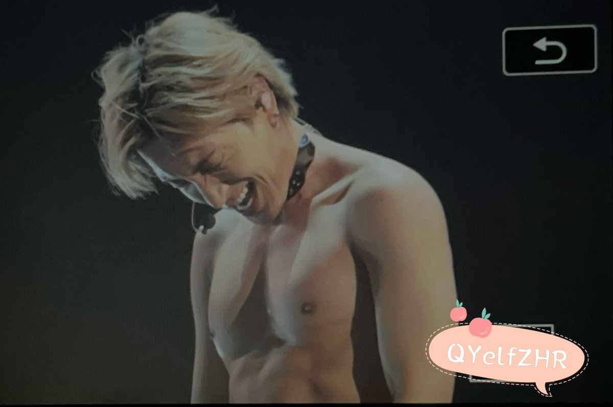 QY1004Teuk's tweet photo. 20221010 SS9inKL 🇲🇾 ㄱ ㅅ =감사 =가슴 🔥🔥🔥🔥 #이특 #박정수 #Leeteuk #ParkJungSu #SS9inKL #SS9inMalaysia  @special1004 https://t.co/Yc6cunnoc8