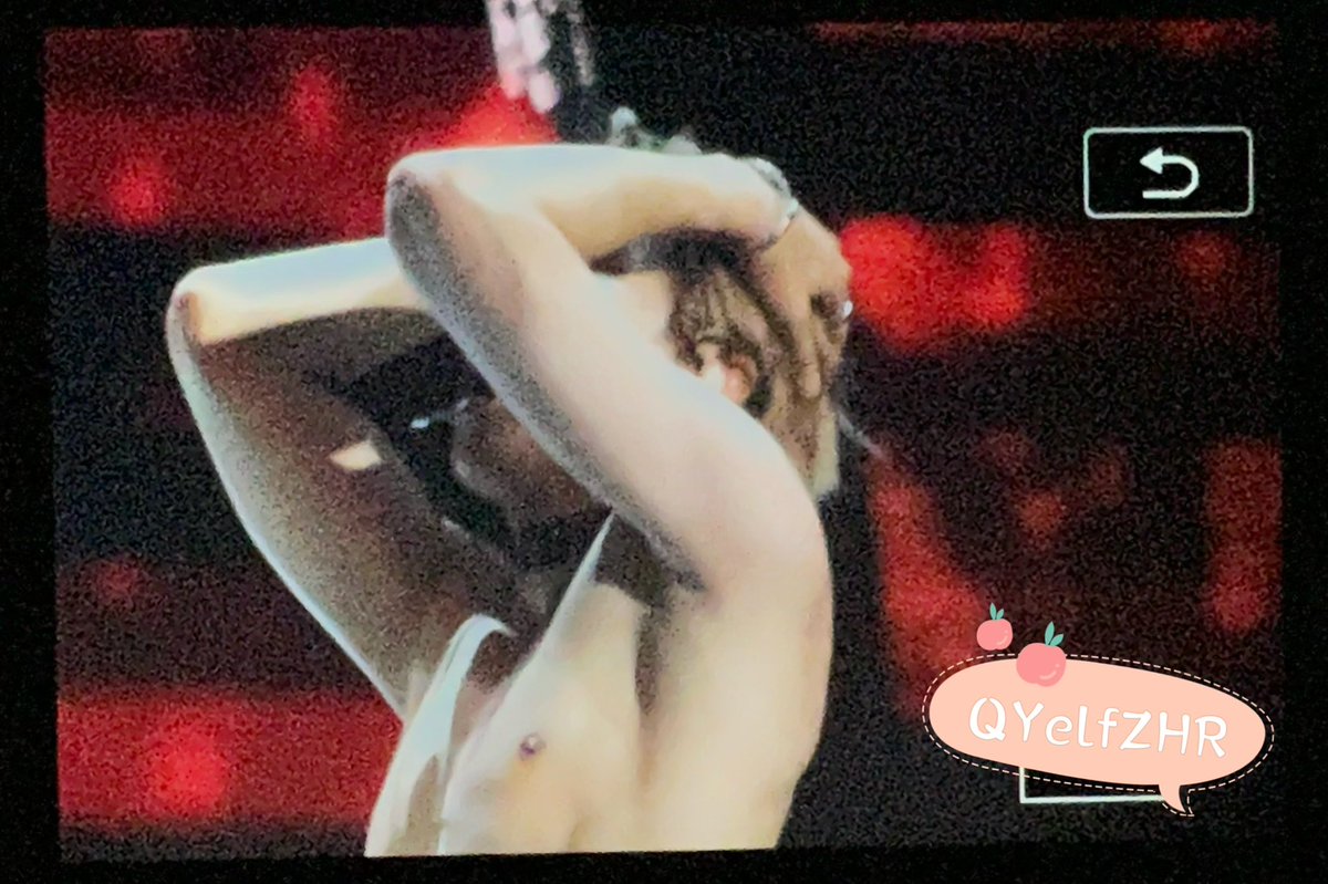 QY1004Teuk's tweet photo. 20221010 SS9inKL 🇲🇾 ㄱ ㅅ =감사 =가슴 🔥🔥🔥🔥 #이특 #박정수 #Leeteuk #ParkJungSu #SS9inKL #SS9inMalaysia  @special1004 https://t.co/Yc6cunnoc8