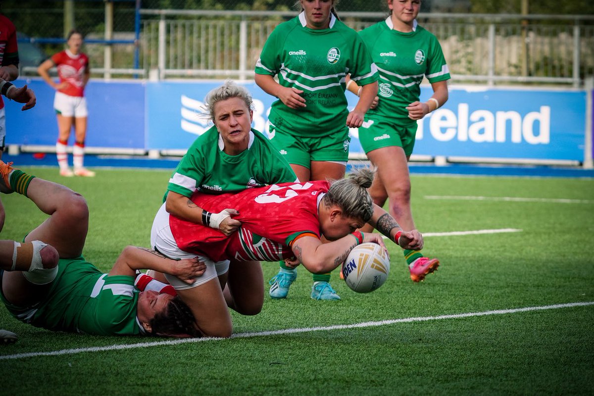 LaurenAitken_8's tweet photo. 𝙒𝙚𝙡𝙨𝙝 𝙢𝙚𝙖𝙩 𝙥𝙞𝙚𝙨 𝙩𝙖𝙨𝙩𝙚 𝙩𝙝𝙚 𝙗𝙚𝙨𝙩 🤤 

📸 @deano_photos 
@WalesRugbyL 

#WRL #WomensRugbyLeague  #GameDay #UppaCymru #WinnersAreGrinners #WelshMeat #Trytime https://t.co/b7aBojwxwG