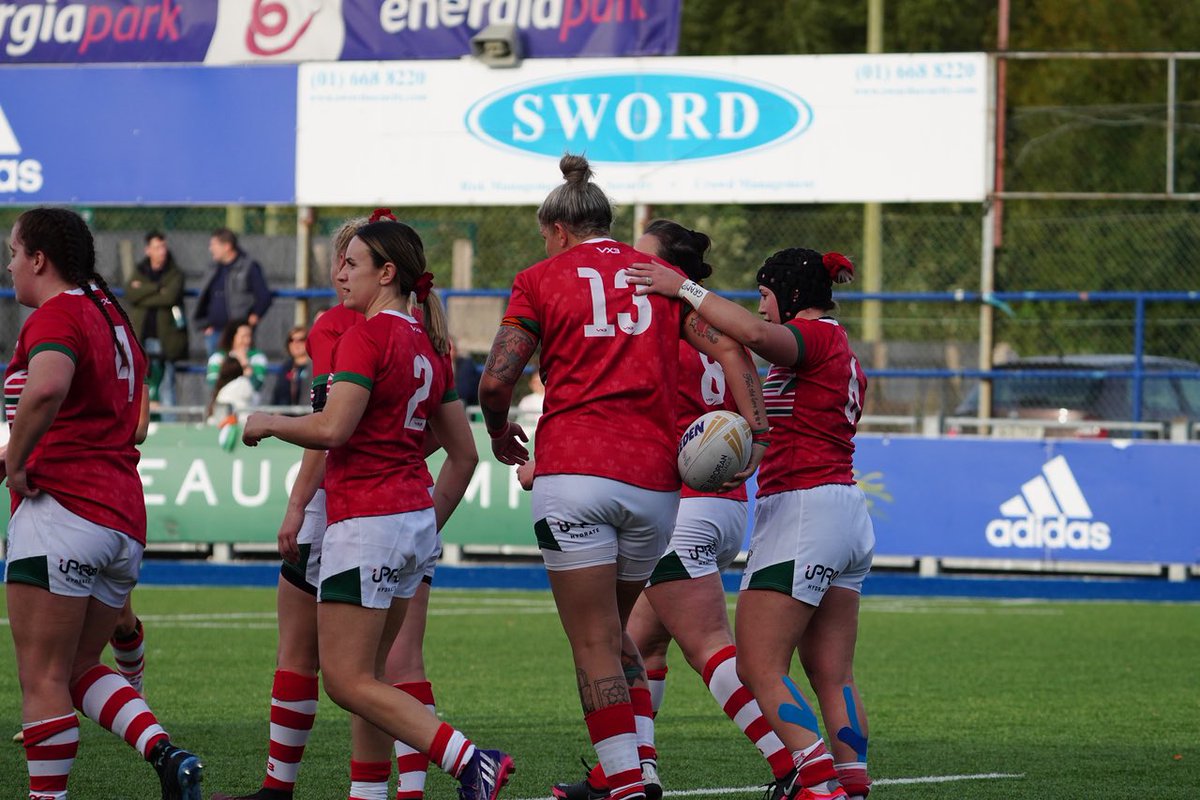 𝙒𝙚𝙡𝙨𝙝 𝙢𝙚𝙖𝙩 𝙥𝙞𝙚𝙨 𝙩𝙖𝙨𝙩𝙚 𝙩𝙝𝙚 𝙗𝙚𝙨𝙩 🤤 

📸 <a href="/deano_photos/">Dean Livingstone Photography</a> 
<a href="/WalesRugbyL/">Wales Rugby League</a> 

#WRL #WomensRugbyLeague  #GameDay #UppaCymru #WinnersAreGrinners #WelshMeat #Trytime