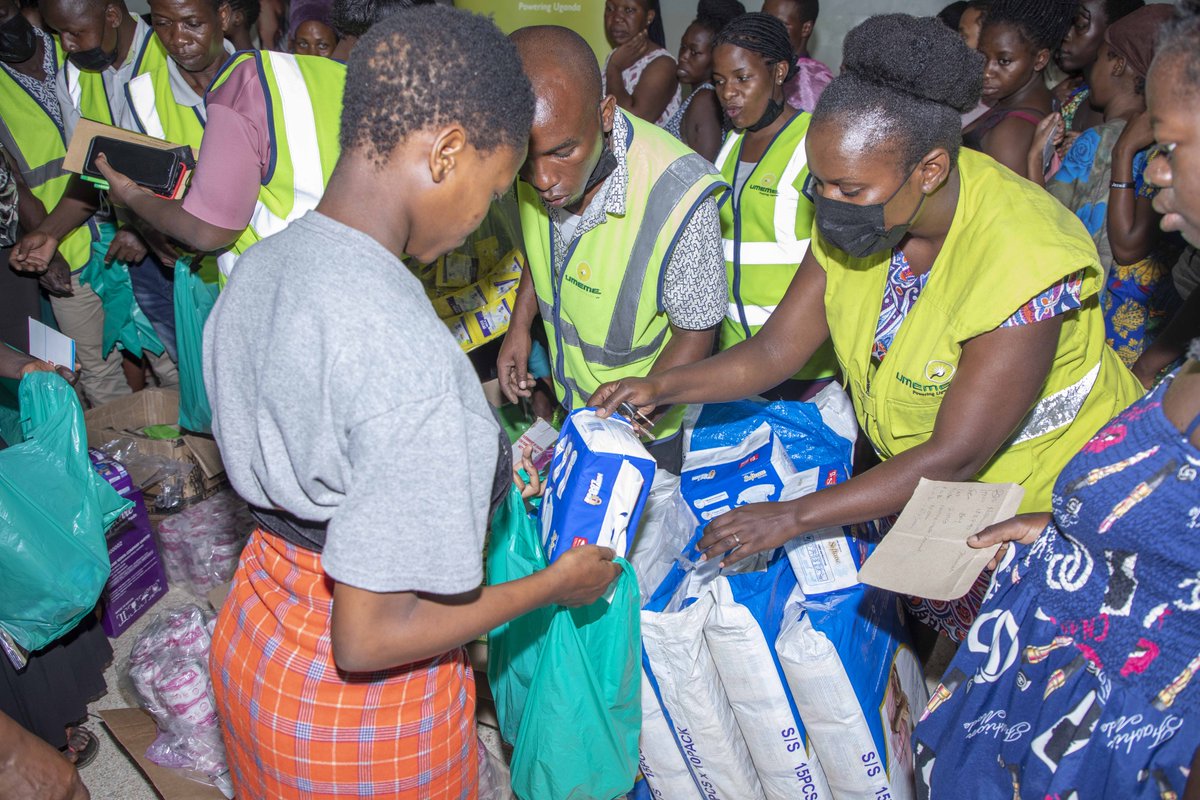 UmemeLtd's tweet image. Team Umeme from our Wandegeya Office, donated several essential items to mothers in Kawempe National Referral Hospital in celebration of the Customer Service Week. 

#UmemeInTheCommunity 
#CSWeek2022 
#UmemeAtService
#PoweringUganda
/SO