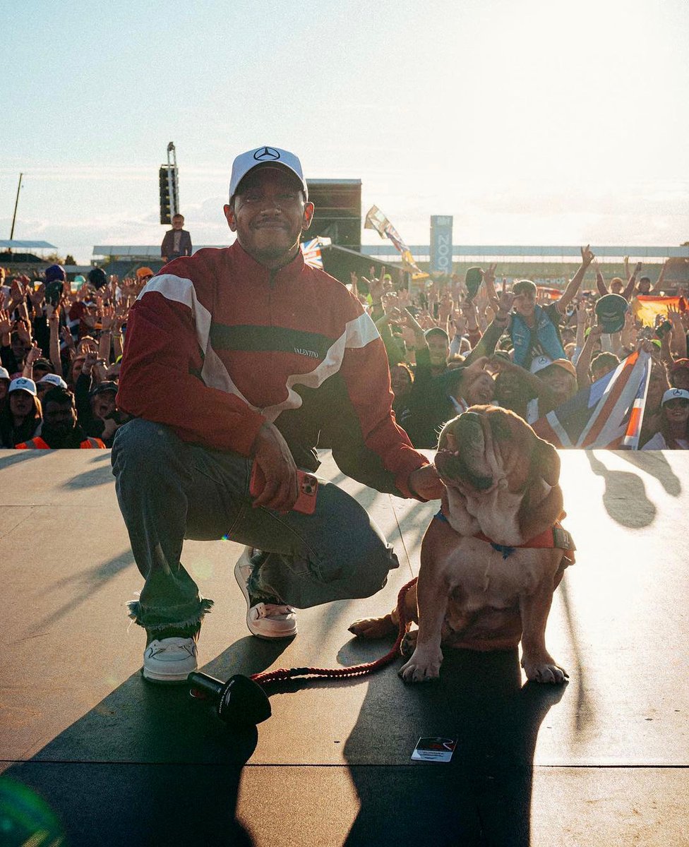 A man and his doggo. Happy #worlddogday ❤️

📸 Roscoelovescoco