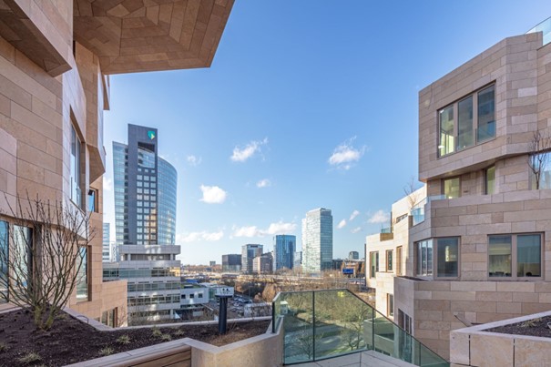 🌍 #Valley vient de remporter le premier prix du prestigieux <a href="/Emporis/">Emporis</a> Skyscraper Award pour avoir conçu une véritable oasis durable et respectueuse du climat. Toutes nos félicitations !
📸: © Laurens Kuipers Fotografie
En savoir +: bit.ly/3ythg86