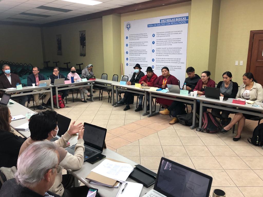 Reaccion_Ec's tweet photo. 📝Participación de @Reaccion_Ec en la Mesa de diálogo de SALUD con @CONAIE_Ecuador @FEINE_EC @FENOCIN_EC se están tratando temas como presupuesto,salud
intercultural, abastecimiento de fármacos, brecha de personal sanitario, entre otros. https://t.co/vLPULaQu8Q