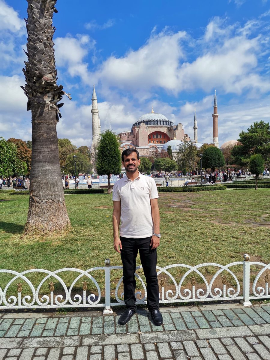 umerfaran's tweet image. Hagia Sofia and Sultan Ahmed Mosque or the Blue Mosque Istanbul, Turkey.
#History #culture #Istanbul #Turkiye