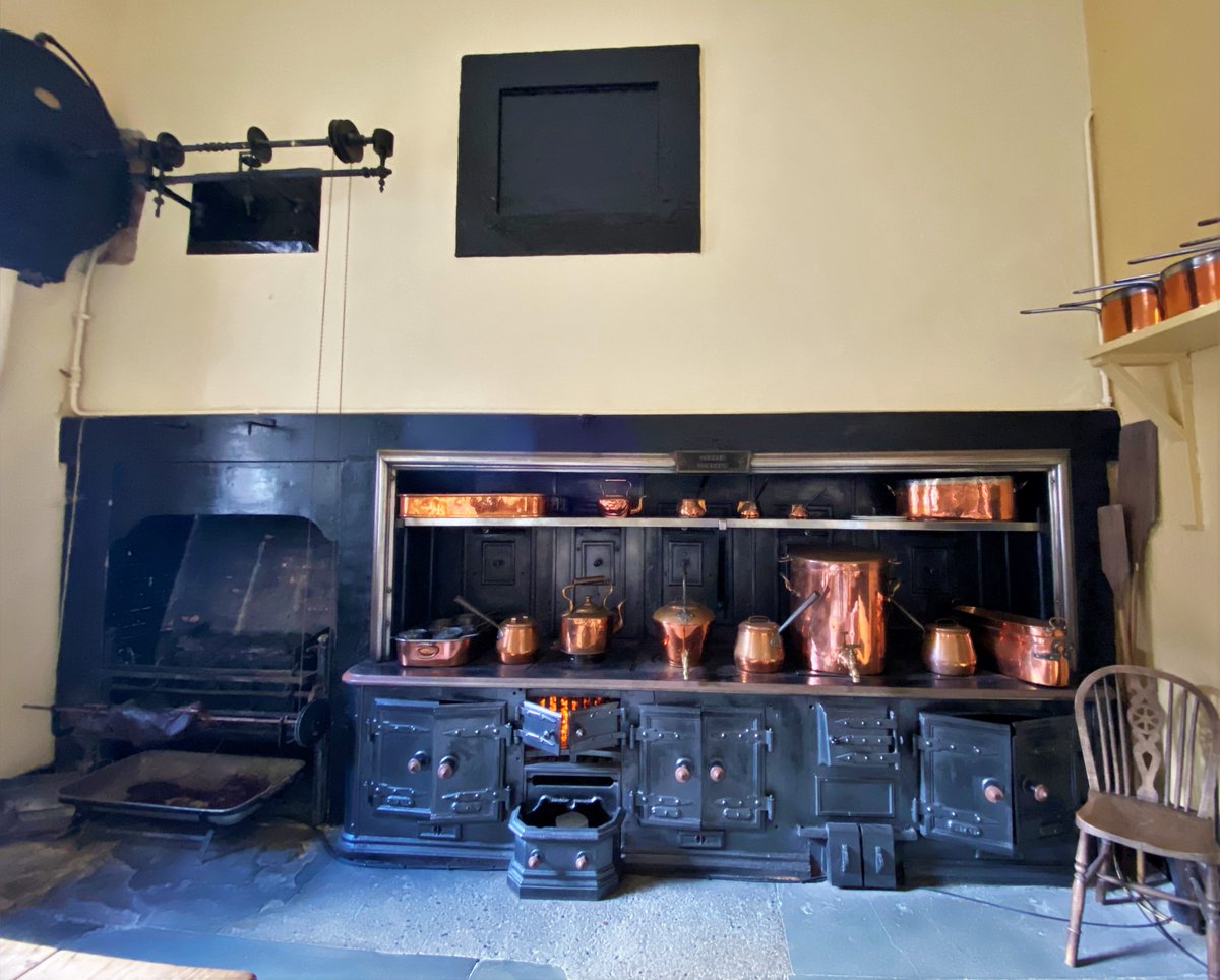 LizzieHelenMay's tweet photo. #AllMetalMonday - a fabulous cast iron range and open fire with spit mechanism at Broddick Castle #Arran, #Scotland made by the mighty Scottish company the Carron Ironworks. With bonus copper pots and pans! https://t.co/Kg2YFeQA2j