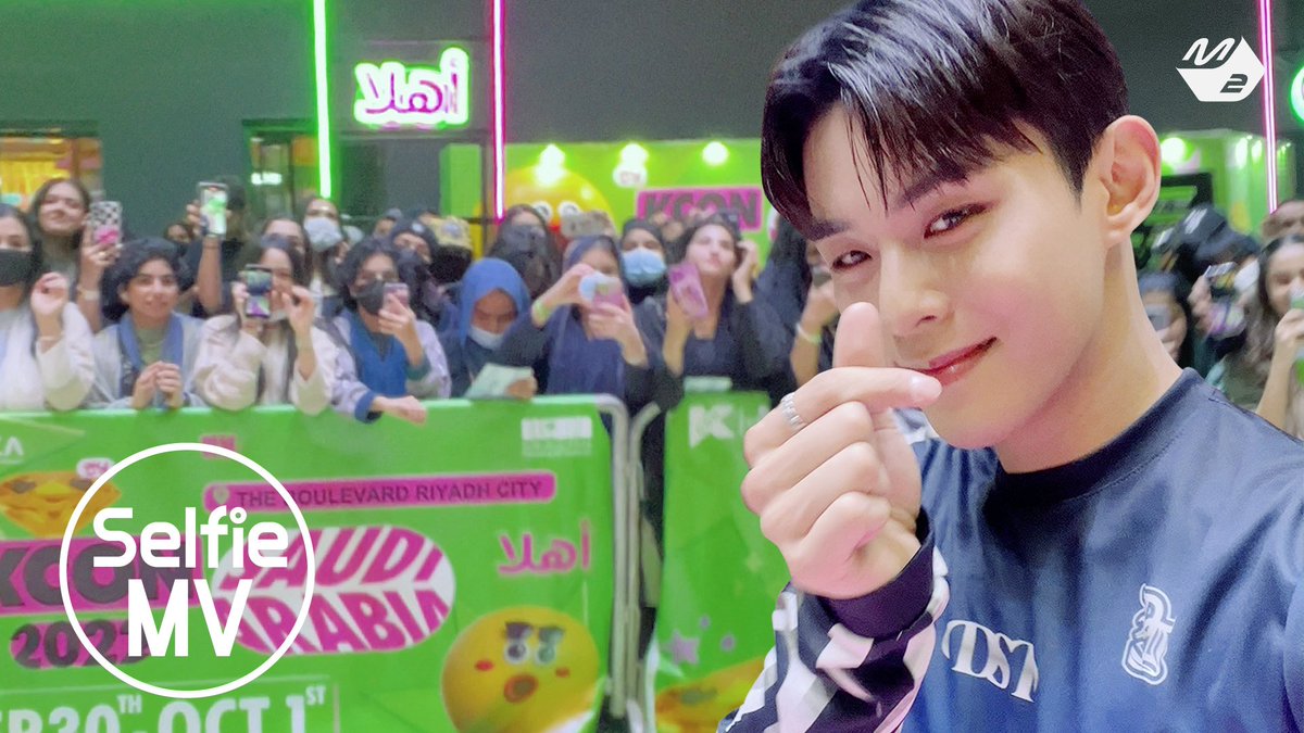 TO1Brasil's tweet photo. ๐ฌ Confira o Selfie MV de 'BOOM POW', feito na #KCON2022SAUDIARABIA.
โถ๏ธ: https://t.co/OzwUFBbN6B
#TO1 #BOOMPOW @TO1_offcl https://t.co/D1qzJ4EFYL