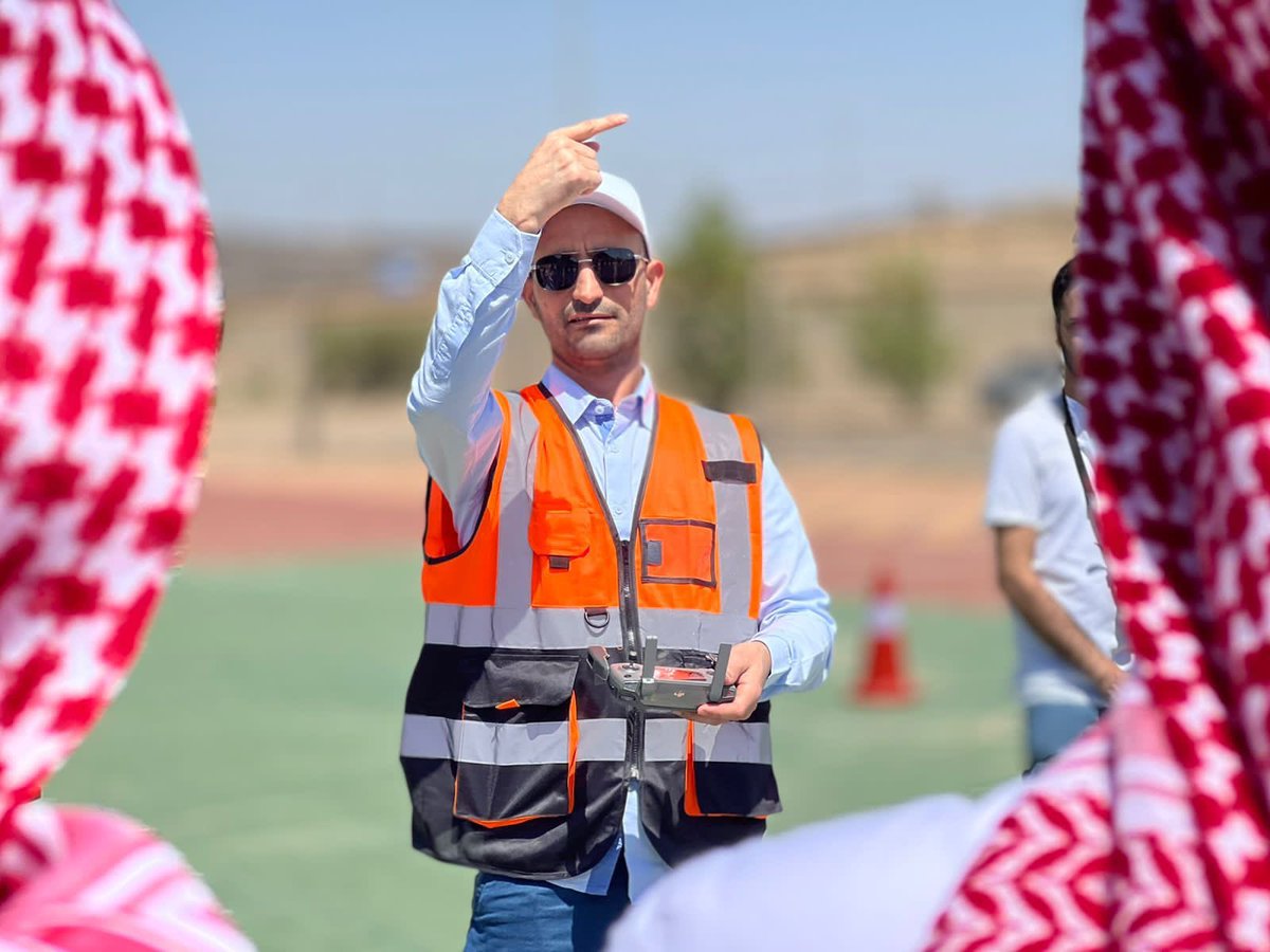 Emara_Albaha's tweet photo. برعاية سمو أمير منطقة #الباحة
انطلاق مبادرة "العقيق الذكية" لإقامة دورة تدريبية بعنوان" تدريب طيارين محترفين لقيادة الطائرات بدون طيار", والتي تنظمها محافظة #العقيق ممثلة بلجنة المبادرات والبرامج بالمحافظة، بالتعاون مع جمعية تقنية المركبات المسيرة, بحضور أكثر من 25 متدرب ومتدربة. https://t.co/ncFPHRwnBs