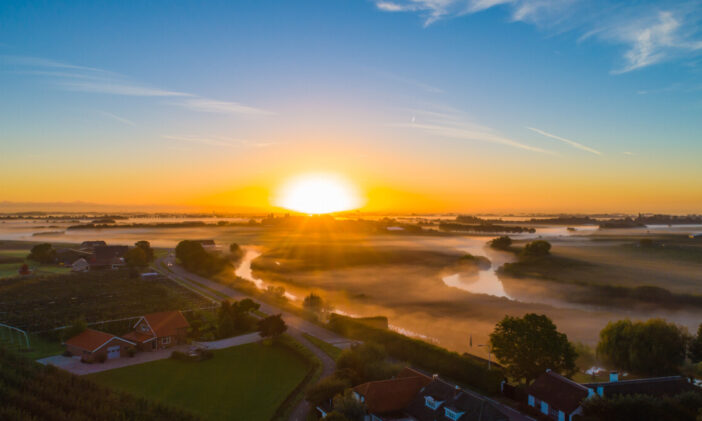 koetjong's tweet image. Week in Beeld van @AbDonkerFoto "Ik fotografeer graag uit de lucht het punt waar de splitsing zit van de Linge en de Korne." Kijk via: koetjong.nl/ab-donker-week… #koetjong #westbetuwe
