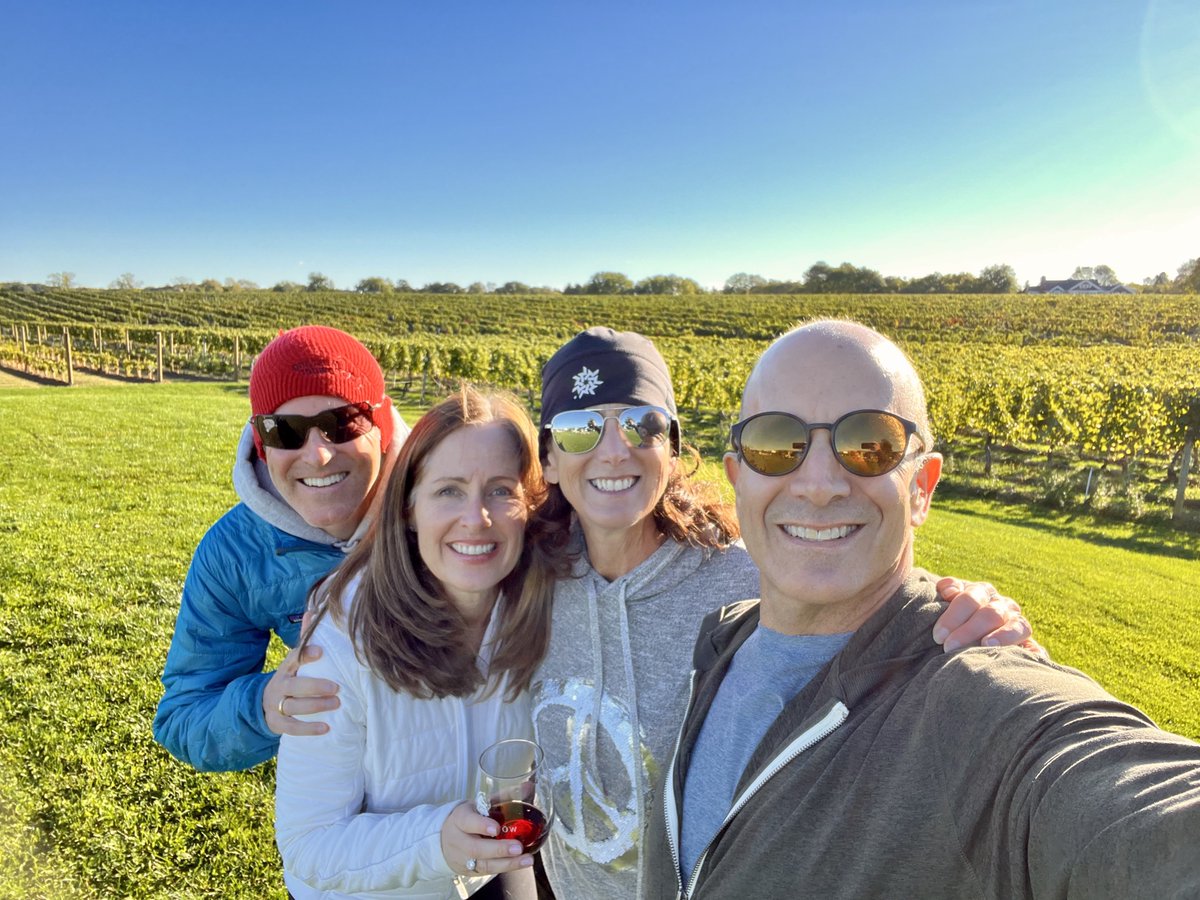 joycershulman's tweet photo. I believe the research that shows the value of a gratitude practice. But there is also power in training our minds to focus on things that simply delight us. This weekend, I was delighted by gorgeous fall weather, time with friends and a single, perfect glass of wine. https://t.co/MnUzrHfCaT