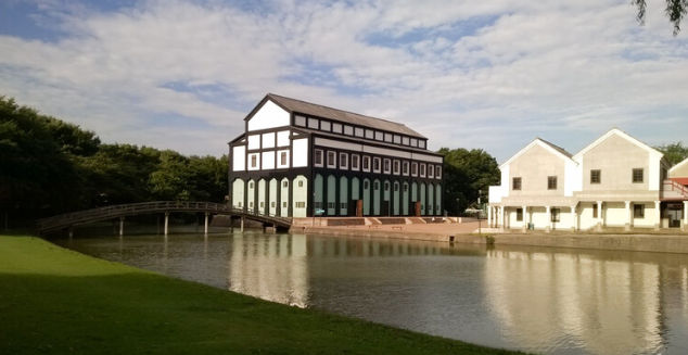 Manusa_co's tweet photo. 🏙️ Good #architecture has to be useful and safe, but does it also need to be beautiful? 🌟

🔗
https://t.co/nJfw6eCYJF https://t.co/mQR0AomxvA