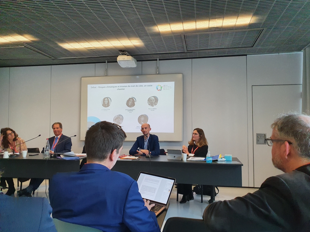 🔎 Assises nationales du #Foncier à Nancy Laboratoire d'initiatives foncières et territoriales innovantes - #LIFTI  🎙️Pierre Landes, directeur opérationnel, apporte le témoigne de l'<a href="/Epfna/">Établissement public foncier de Nouvelle-Aquitaine</a> sur la gestion du recul du trait de côte à Lacanau.