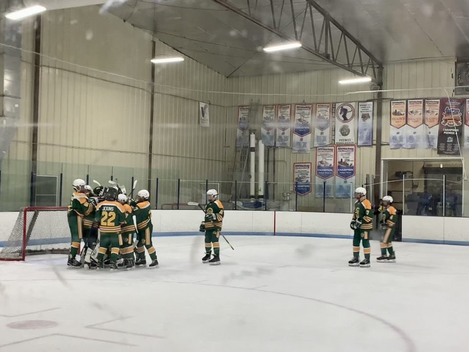 16 Gold making memories and collecting their first W of the season <a href="/MYHockeyTourn/">MYHockey Tournaments</a> 🟡🟢💪