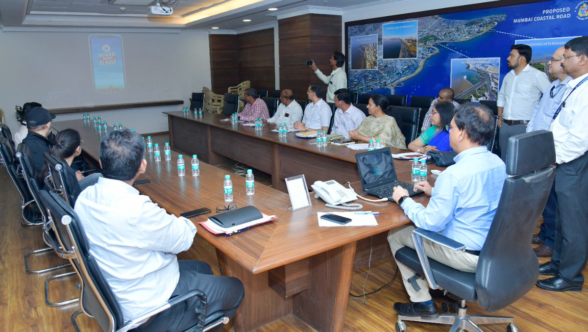 डेंगी प्रतिबंधात्मक ॲप हे प्रत्येक मुंबईकर कुटुंबातील किमान एका व्यक्तीच्या भ्रमणध्वनी मध्ये असायलाच हवे - अतिरिक्त महानगरपालिका आयुक्त डॉ. संजीव कुमार

डेंगी प्रतिबंधात्मक काळजी घेण्याबाबत प्रभावी माहिती साध्या सोप्या भाषेत देणा-या नवीन 'भ्रमणध्वनी ॲप'चे लोकार्पण