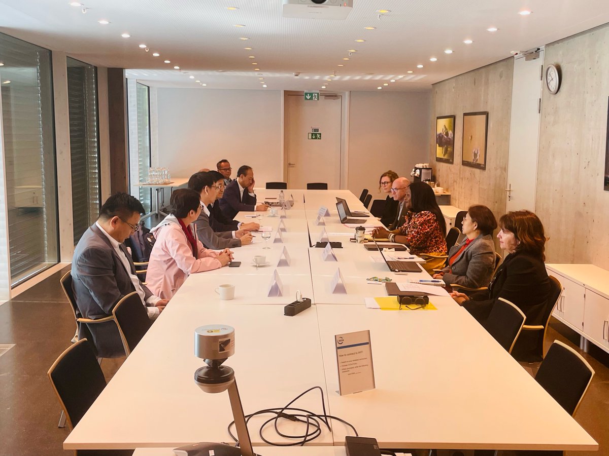 RamsarConv's tweet photo. Secretary General @MumbaMusondam, @JayAldous &amp; colleagues welcomed the #COP14 China 🇨🇳 delegation this morning from the National Forestry &amp; Grassland Administration.

The prep for #COP14 continues to gather pace! 

More info: https://t.co/hrSIk4tX2W

#RestoreWetlands https://t.co/KBnuplCovx