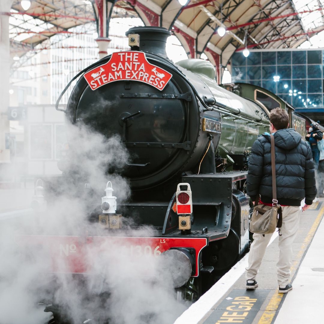 Steam_Dreams's tweet photo. Introduce your children to the magic of #steamtravel this Christmas with our enchanting #SantaSteamExpress programme.🎅

A drink, sweet treat &amp; gift from Santa await each child with a ticket during this one hour &amp; 15 minute circular journey.

Book tickets: https://t.co/ShO3Bva0n8 https://t.co/3dUXXQy5FA