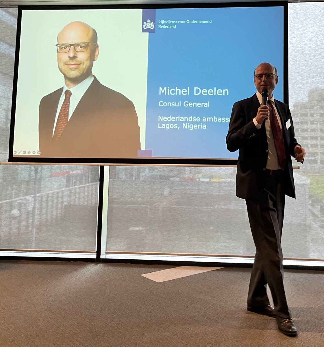 NLinNigeria's tweet photo. At the @DutchMFA Economic Days, @NLinNigeria Consul General presents circular economy opportunities in #Lagos with colleagues:
👇🏼
We need to:
- Share knowledge
- Professionalize informal economies
- Scan the market
- Regulate
- Rethink production
- Make producers responsible https://t.co/a4WlC95V3O