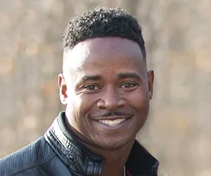 Need a keynote speaker to wake-up your morning audience?!? 
We recommend Ray McElroy...
"Ray was the perfect choice for our event! He definitely woke up the audience, was clever at engaging everyone and delivered a great message 
IL Bankers Association  
buff.ly/3wjO29d