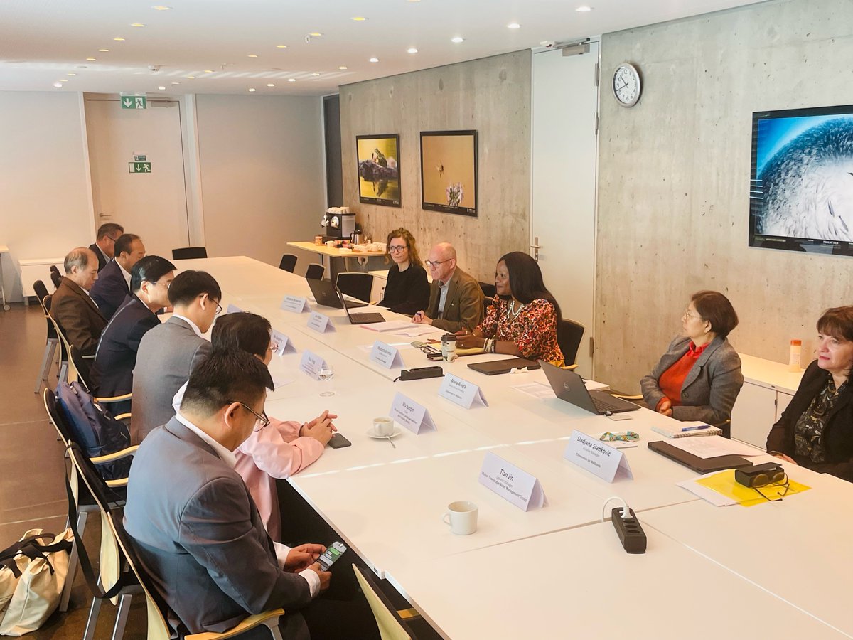 RamsarConv's tweet photo. Secretary General @MumbaMusondam, @JayAldous &amp; colleagues welcomed the #COP14 China 🇨🇳 delegation this morning from the National Forestry &amp; Grassland Administration.

The prep for #COP14 continues to gather pace! 

More info: https://t.co/hrSIk4tX2W

#RestoreWetlands https://t.co/KBnuplCovx