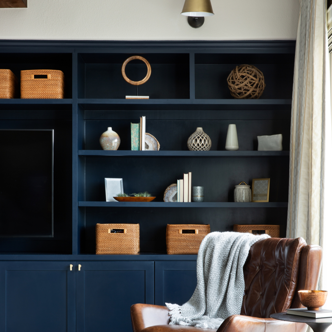 Love the deep rich tones in this space.
.
.
📸 Madeleine Landry #jointhebandd #interiordesign #design #interior #homedecor #architecture #realestate #bedroom #livingroom #beautiful #home #decor #interiors #homedesign #interiordesigner #furniture #decoration #luxury #interiorsty