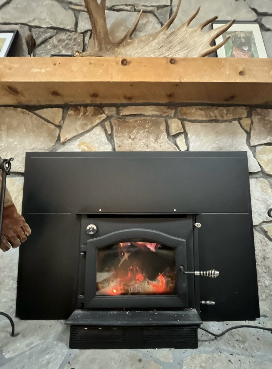 PileRate's tweet image. Peru, VT

Wood stove insert

Local stone, rough cut mantel

Moose antler, pup in bandana

10/10