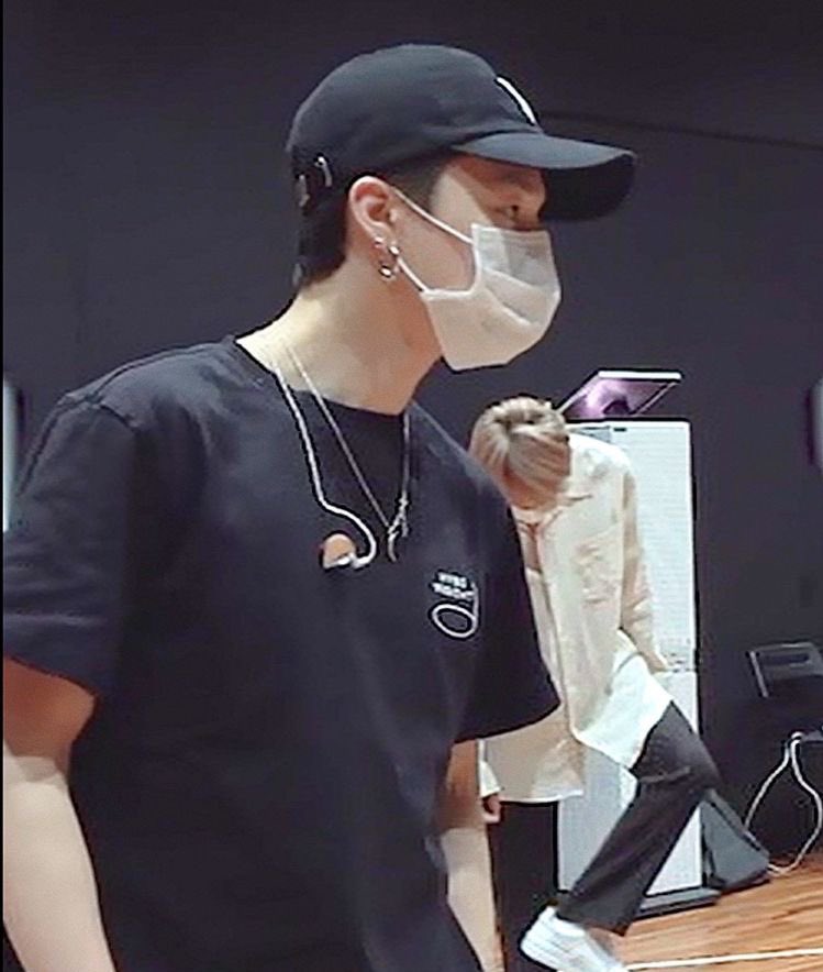 ชอบรูปนี้พี่จีมินอ่ะอารมณ์แบบว่าใครจีบเธอเดี๋ยวเจอกู