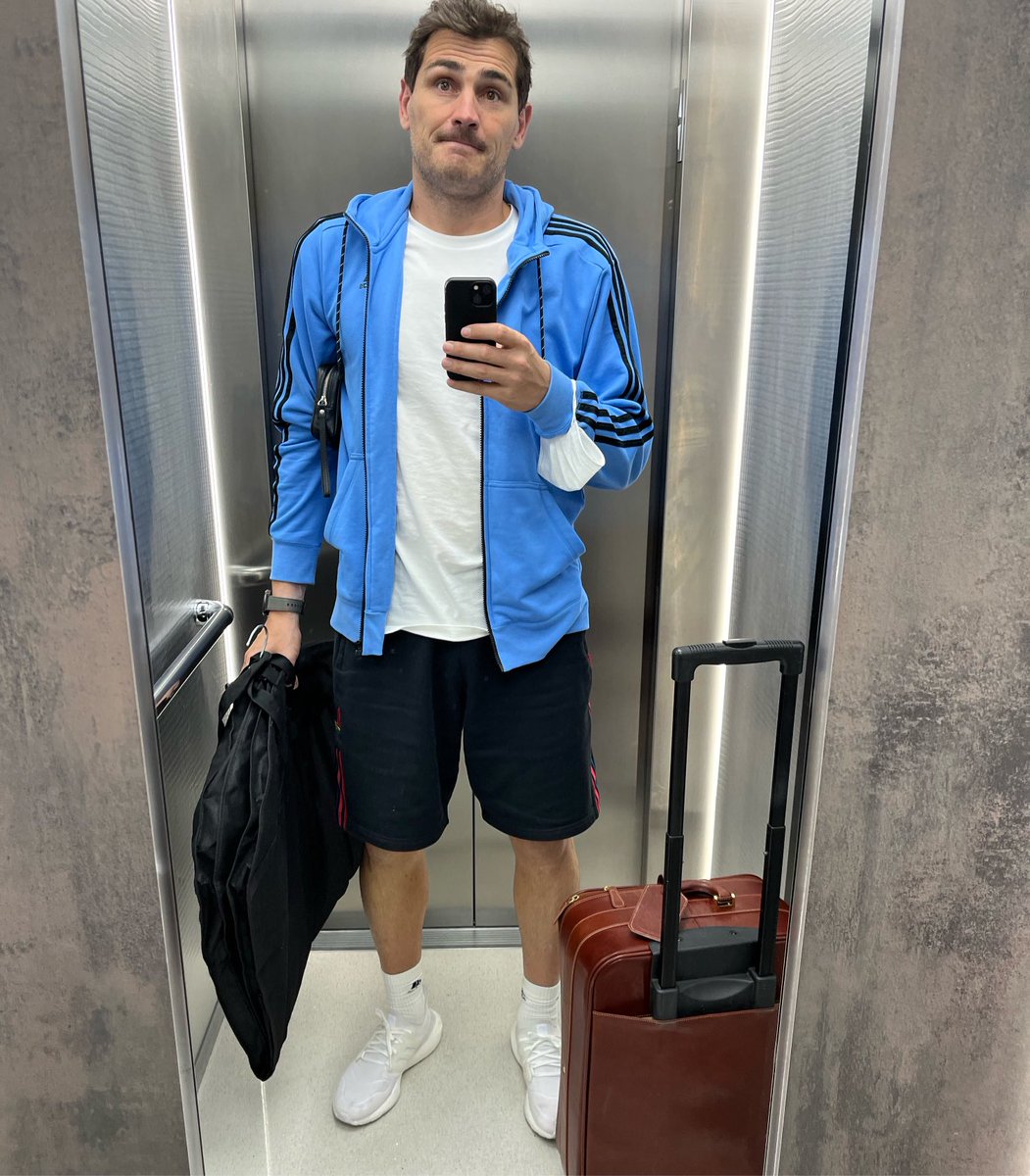 IkerCasillas's tweet photo. Toca viaje lejos. ✈️ 🧳 #buenasemana https://t.co/dOZuRyfJHI