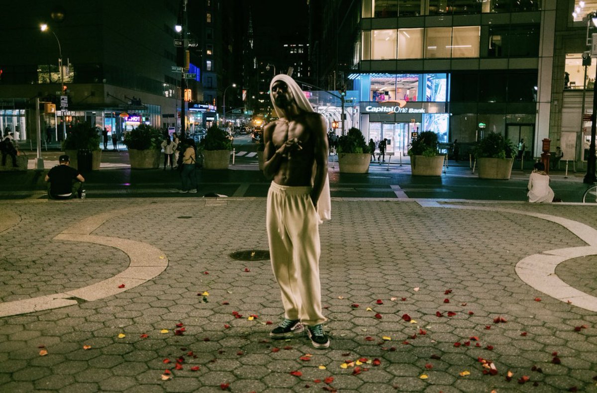 sfryxl's tweet photo. Y’all are really making me regret not going to comic con with all these awesome pics you’re getting. 👀
.
.
.
#nycspc #streetphotography https://t.co/W1iOUtwjzl