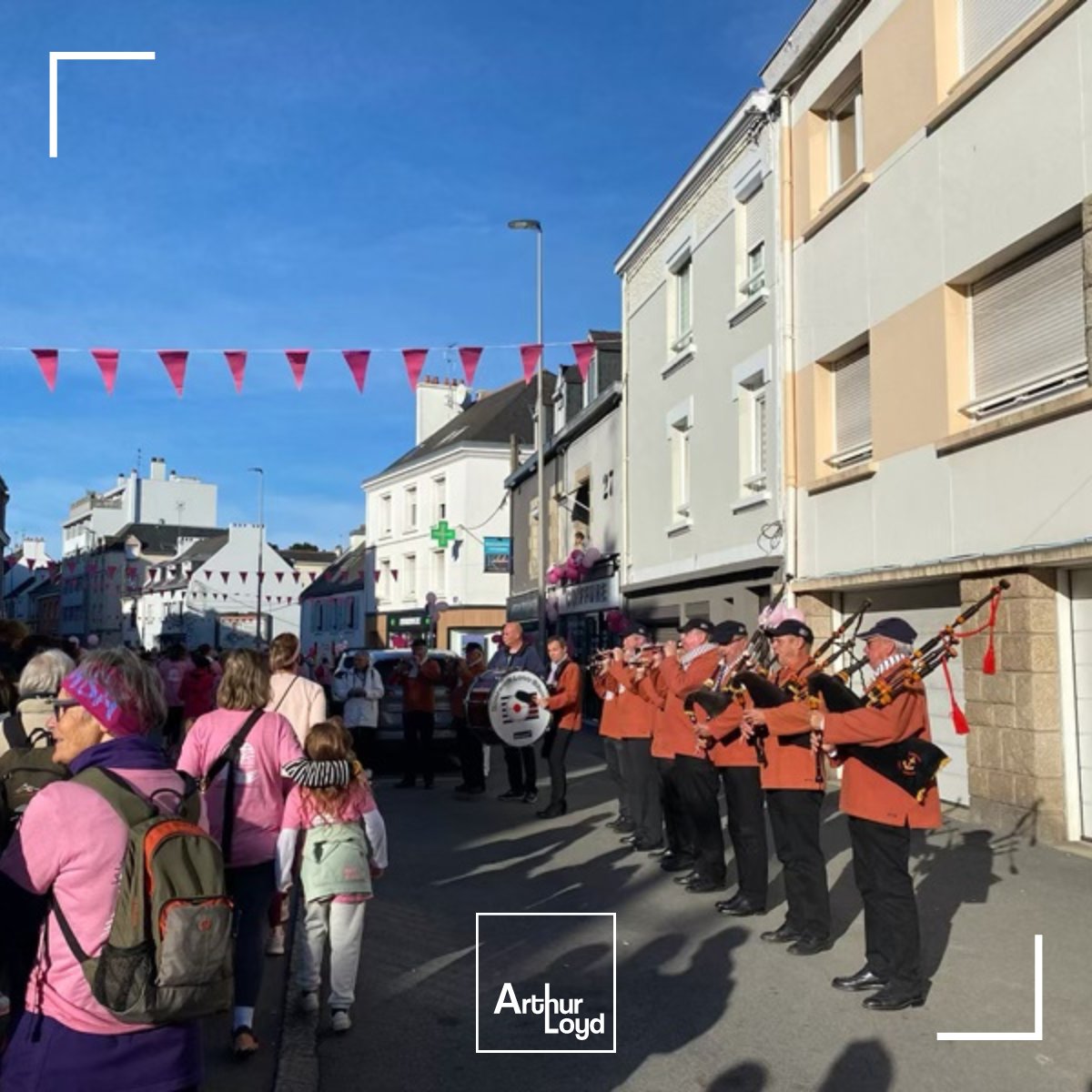 ArthurLoydBrest's tweet photo. || OCTOBRE ROSE ||

Ce dimanche nos deux collaboratrices de l’agence de Lorient ont participé à la 13e édition de la Lorientaise ! 
La bonne humeur et le soleil étaient au rendez-vous pour cet événement organisé pour lutter contre le cancer du sein. 

#Hautlesseins #jaimemesseins https://t.co/h78xrtacki