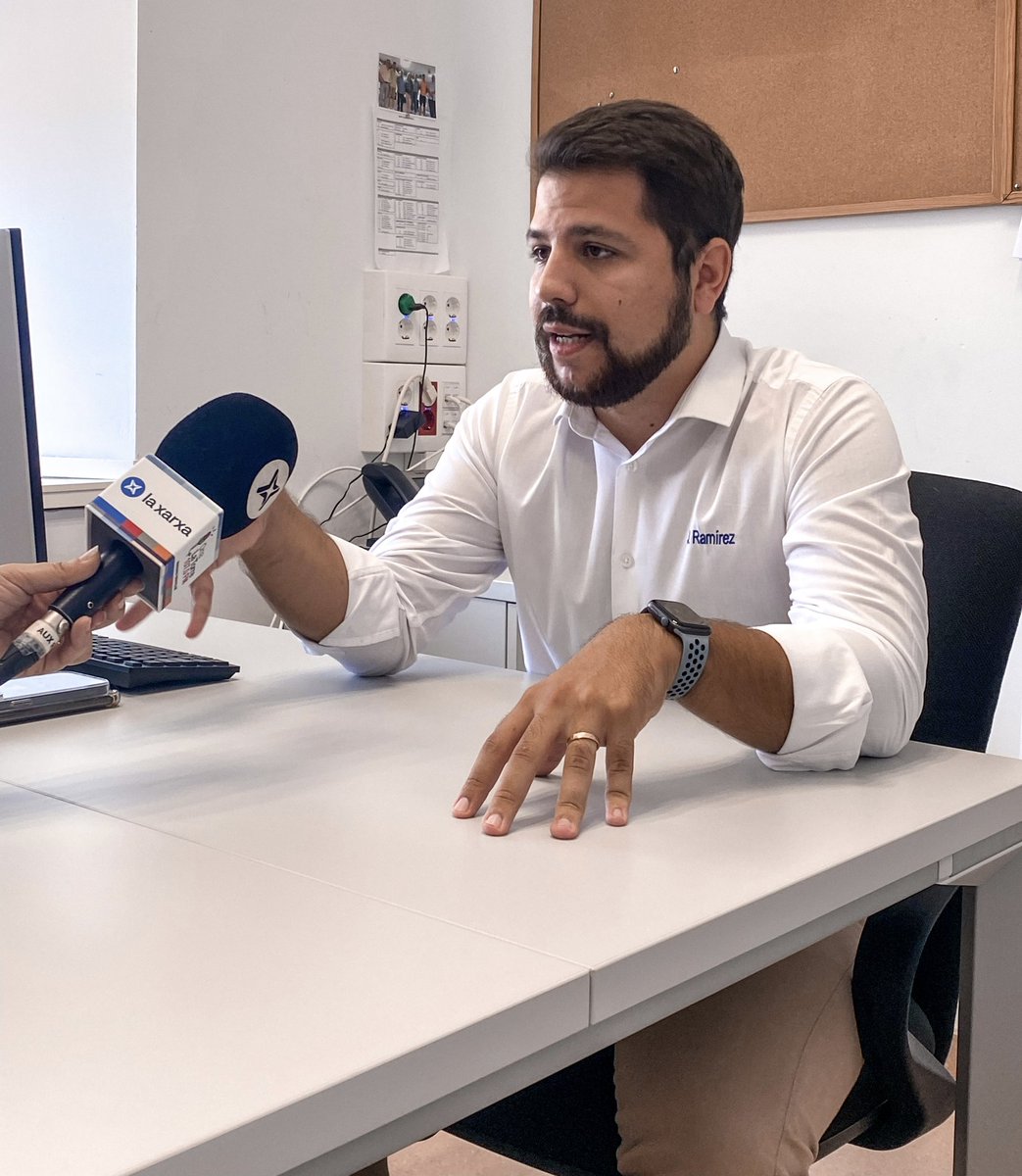 📻 🎙️ 
Entrevista en @ona_la_torre.
Anunciamos la propuesta de rebaja de un 10% en IBI para compensar la gran subida  que se produjo en época de gobierno socialista. 
El Ayuntamiento de #Torredembarra debe devolver el dinero que jamás debió recaudar.