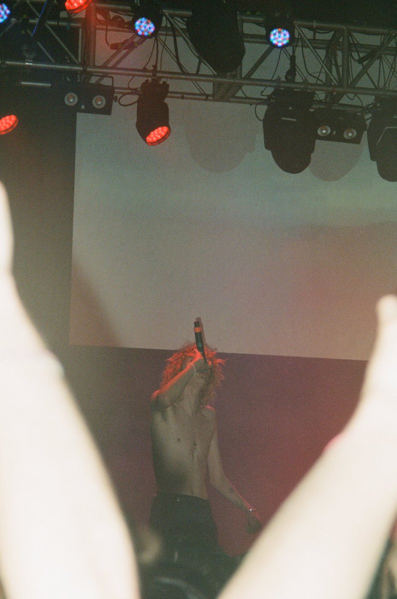 shotbysaff's tweet photo. Glaive @glaive at O2 Academy Islington, London! 🎞Kodak Portra 800• 📷 Canon sureshot 105mm zoom • #hyperpop #glaive• Instagram: @ saff.archer https://t.co/2C9v0qBqZp