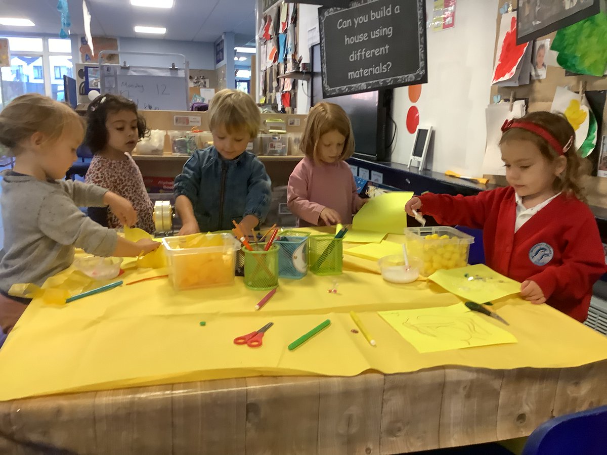 Nursery have been talking about #WorldMentalHealthDay  We took part in a read along of the story The Missing Piece and used lots of yellow resources to make us feel happy, thank you <a href="/ayseince80/">ayse</a> #Take10toRead #article24 #rightsrespecting
