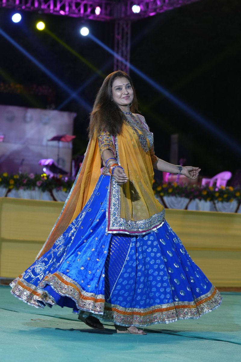 LalityaMunshaw's tweet photo. Navratri Event at Umiyadham, Unjha was very well organised by Gujarat Govt. Youth &amp; Cultural Department. Stage &amp; Sound were perfect to set my team for the best performance.
#navratri2022 #umiyadham #lalityamunshaw #navratrievent #garbanight #garbaevent #gujarat #GujaratGovernment https://t.co/5QsdGZDuTP