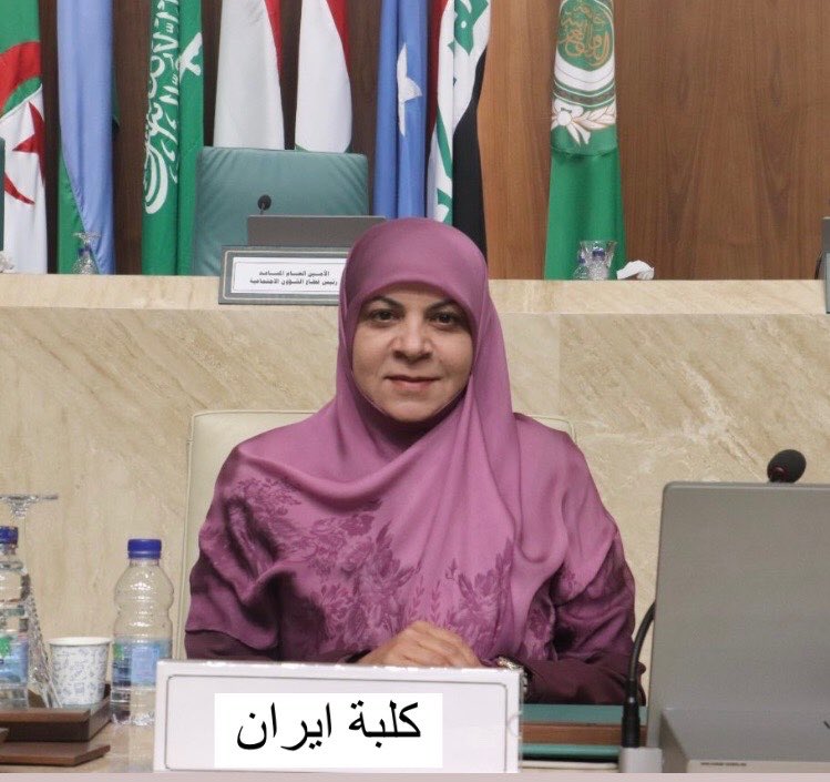 قمة النذالة ان تأكل من خيرات بلدك ثم تدافع وتوالي بلد اخر 
#حنان_كلبة_ايران