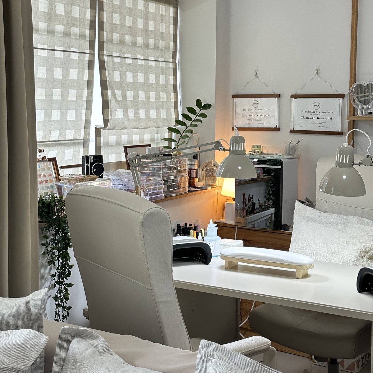 detailsoftoday's tweet photo. มาทำแล้ว ร้านทำเล็บที่เป็นที่หนึ่งในดวงใจเรา infi.nail.ty 🛋️💖 ไกลก็มาทำ เพราะเป็นร้านทำเล็บที่ใช้ russian เทคนิค มาตั้งแต่แรกในการ เจียหนังที่ตาย เตรียมหน้าเล็บ ใครที่เคยทำแล้วเจ็บเลือดออกลองมาทำที่นี่ ละมุน เครื่องมือแท้ทั้งหมด วันนี้เราทำกลิตเตอร์นำเข้าจากเกาหลี🥹✨ สวยมากก🫶🏻 https://t.co/Qi9vCp1nik