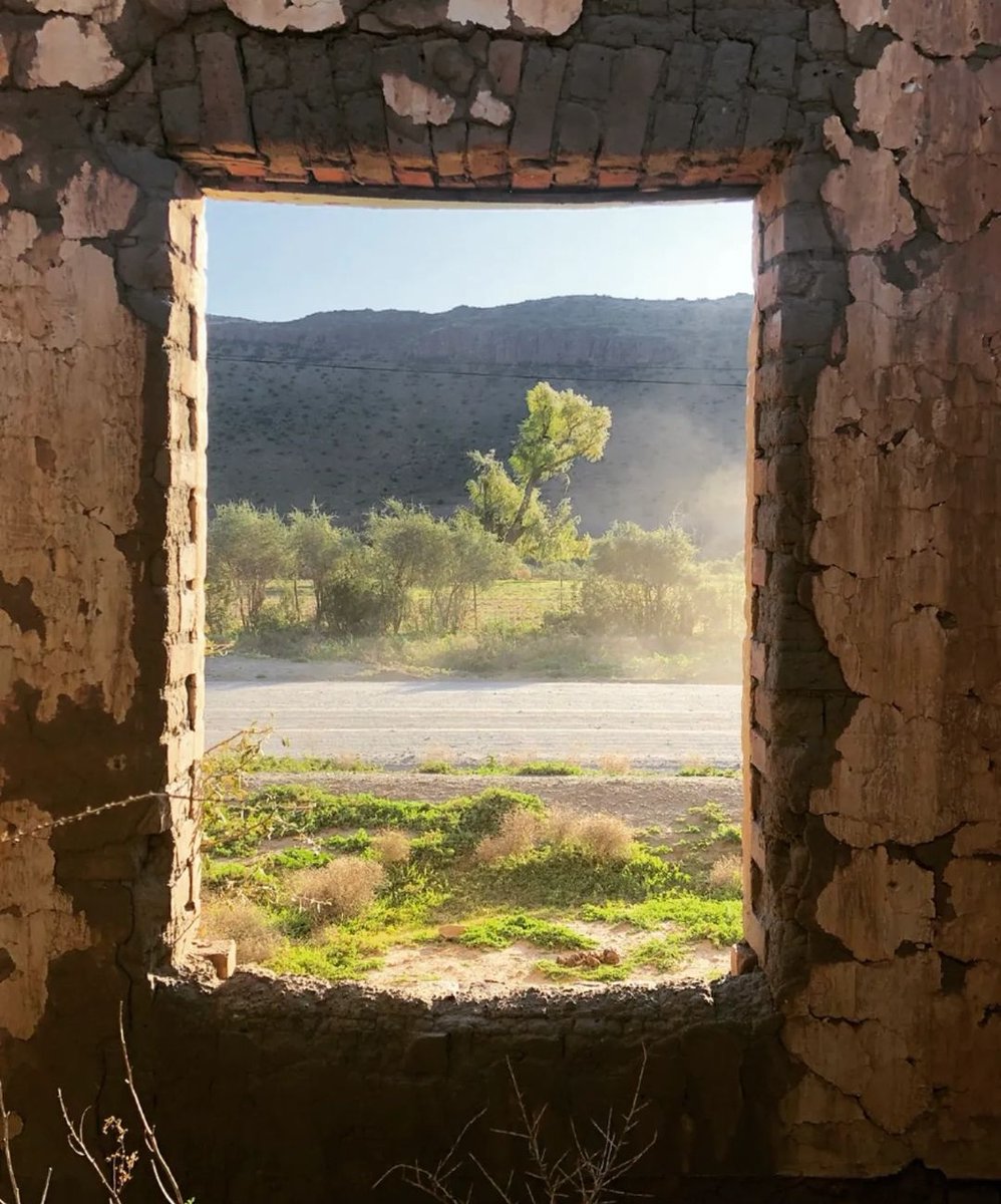 Through the window or through the looking glass? Nieu-Bethesda is always beautiful and often a bit mysterious. 📷 <a href="/nieubethesda/">Nieu-Bethesda Atrocities</a> 
#karooheartland #smalltownsouthafrica #easterncape #karoo #southafrica 
karooheartland.com