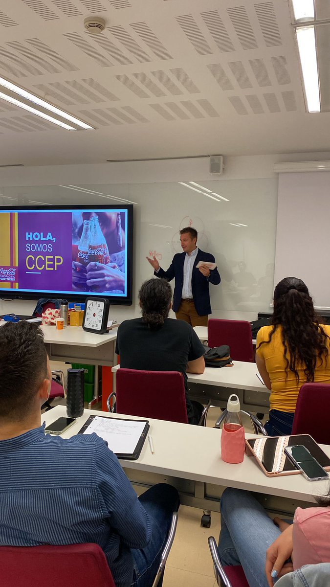 Iniciativas como el MBA Sustainability Sprint organizado por <a href="/EAE_B_School/">EAE Business School</a> nos permite a compañías como <a href="/CocaColaEP/">Coca-Cola Europacific Partners</a> apoyar al talento joven y explicar nuestra estrategia de sostenibilidad #business #sustainability #school #mba #talento