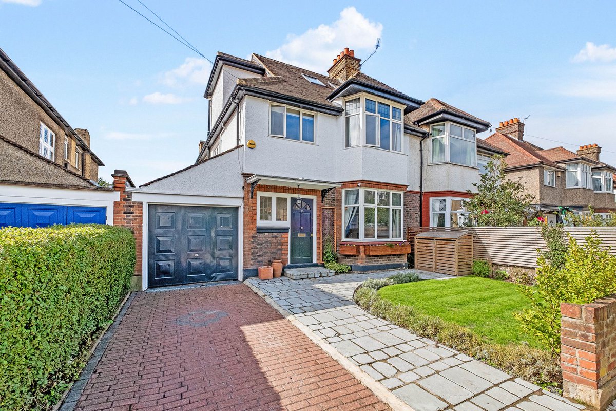 KFHproperty's tweet photo. This five bedroom house near Streatham Common has been modernised and extended throughout. It's the perfect family home. Available for £1,150,000. Click here: https://t.co/bWvOFu6oor
#kfhproperty #london #steatham #streathamcommon #londonproperty #propertytobuy #familyhome https://t.co/NS6RLHfJKf