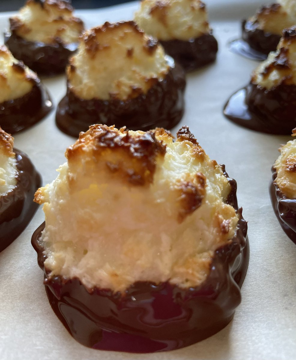 SueHLawrence's tweet photo. Coconut Macaroons.. for lovers of Bounty bars #NotMacarons https://t.co/HUNaBai0Cr