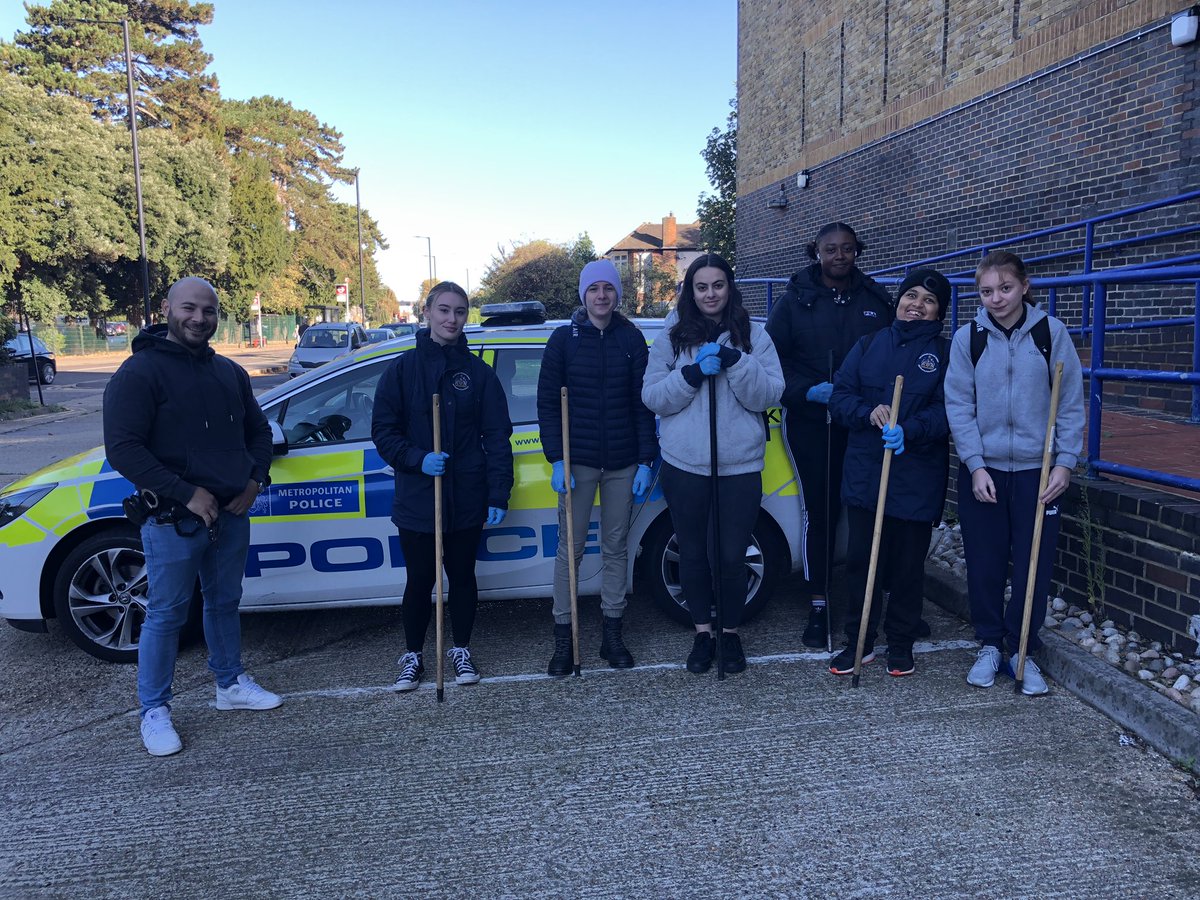 EnfieldVPC's tweet photo. On 8th October, a group of Enfield Cadets gave up their Saturday to carry out weapon sweeps in Bush Hill Park, Enfield Town Park &amp; other hotspots in the area. Fortunately no weapons found but they did find 3 (in date) bank cards &amp; drug paraphernalia. @MPSEnfield https://t.co/pggVZ2rF9O
