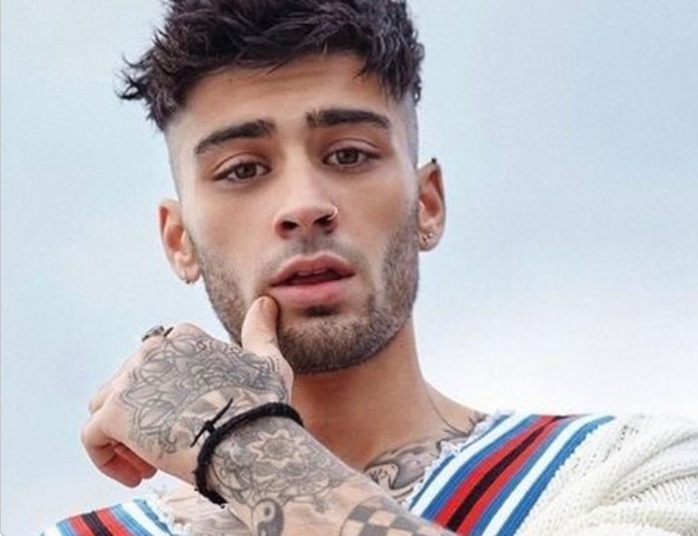 DateBritishGuys's tweet photo. Who is your favourite British singer? We can’t choose just one… but Zayn Malik is definitely up there! 😍

#onlinedating #anglophile #ZaynMalik #datingmemes #dating https://t.co/UwR1pF8BPh