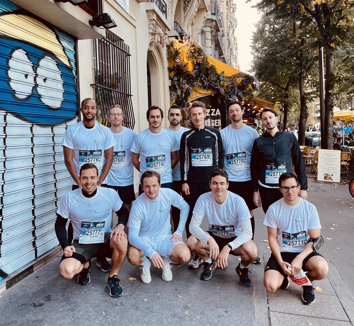 Sparklane_fr's tweet photo. They did it ! 🚀
Une partie des équipes parisiennes et nantaises de @Sparklane_fr se sont retrouvées hier matin pour la course les @20km_Paris. 

Un beau moment de cohésion sous le soleil, après le @TriatAudencia de La Baule du mois de Septembre.

👏🏼 Bravo aux équipes ! 🏆 https://t.co/OAXULi8dAz
