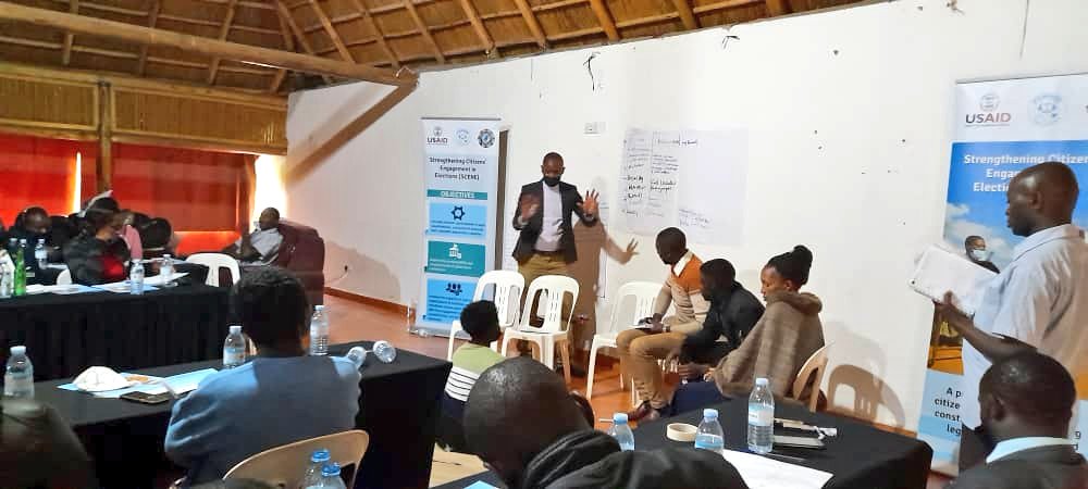 ngoforum's tweet photo. #𝐒𝐂𝐄𝐍𝐄𝐔𝐆 𝐑𝐞𝐟𝐫𝐞𝐬𝐡𝐞𝐫 𝐓𝐫𝐚𝐢𝐧𝐢𝐧𝐠𝐬 | Western Region 📌

Topowa &amp; civic mentors from Ankole, Kigezi &amp; Tooro undergo a refresher training in Bushenyi District.

#TheNGOBlueprint https://t.co/4oxt3gGDZ9